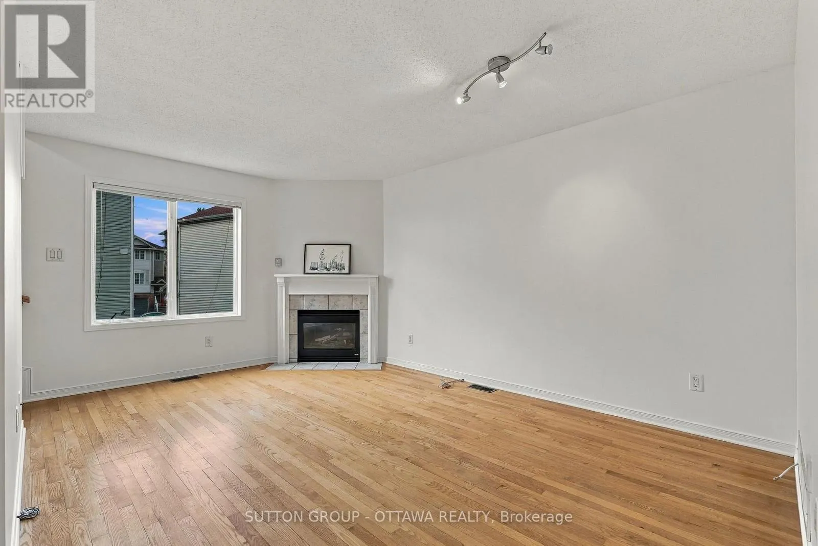 22 MANHATTAN CRESCENT