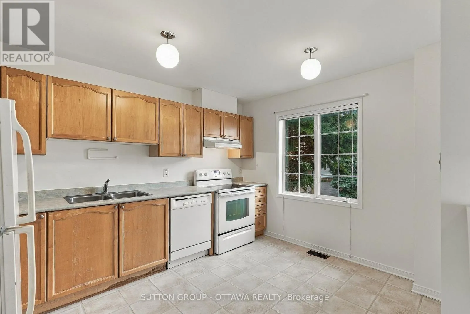 22 MANHATTAN CRESCENT