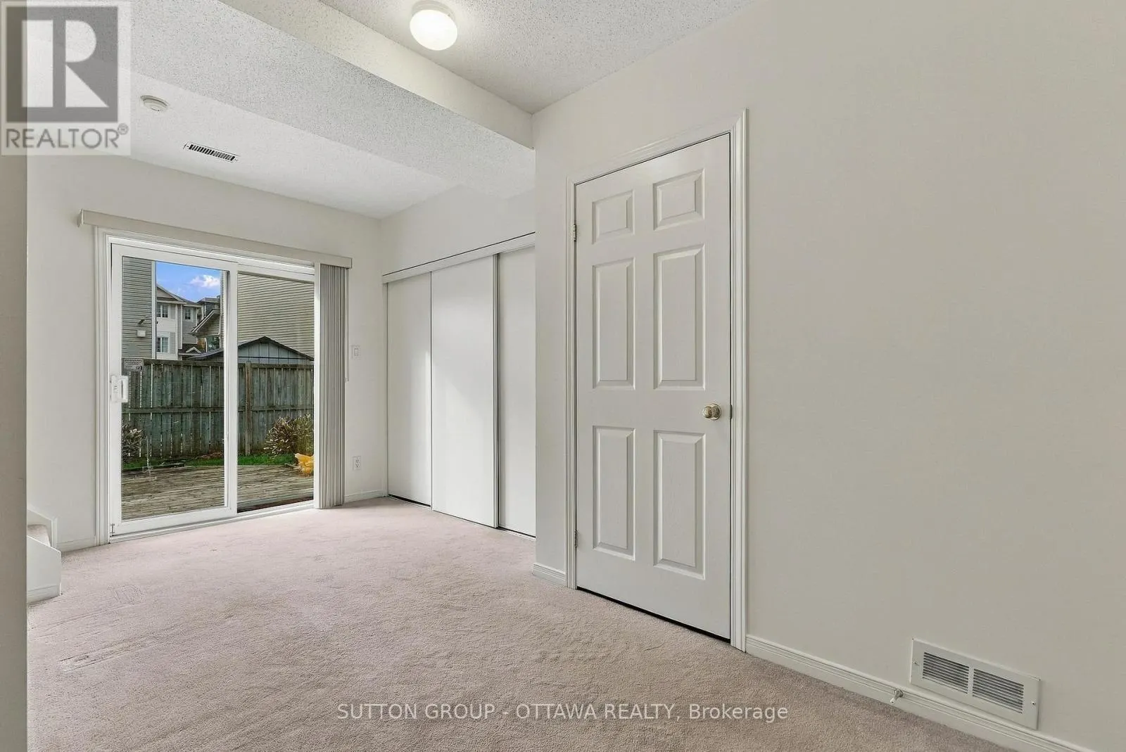 22 MANHATTAN CRESCENT