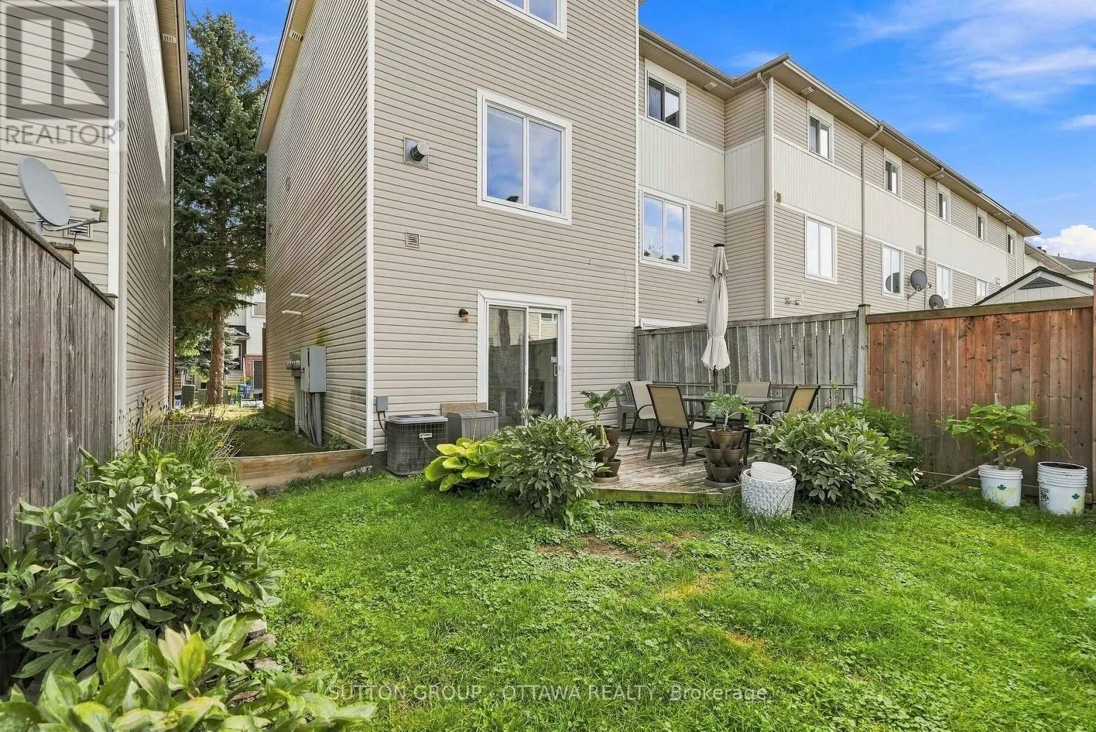 22 MANHATTAN CRESCENT