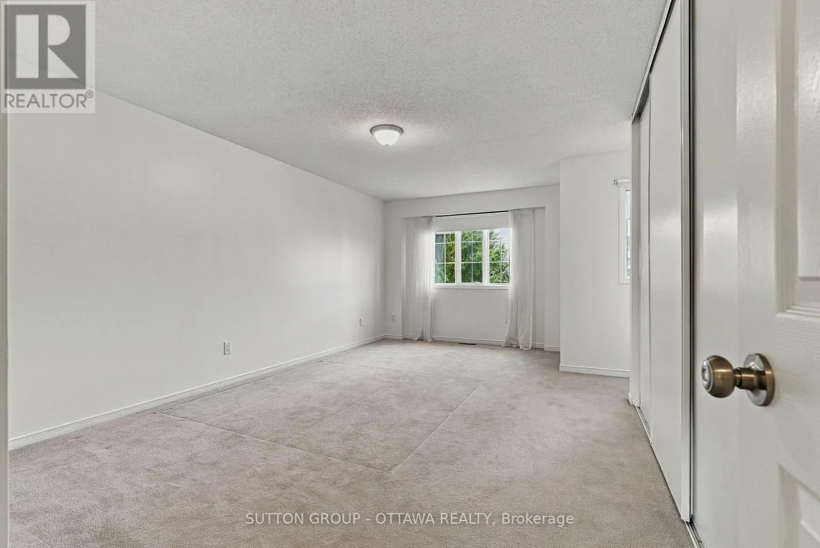 22 MANHATTAN CRESCENT