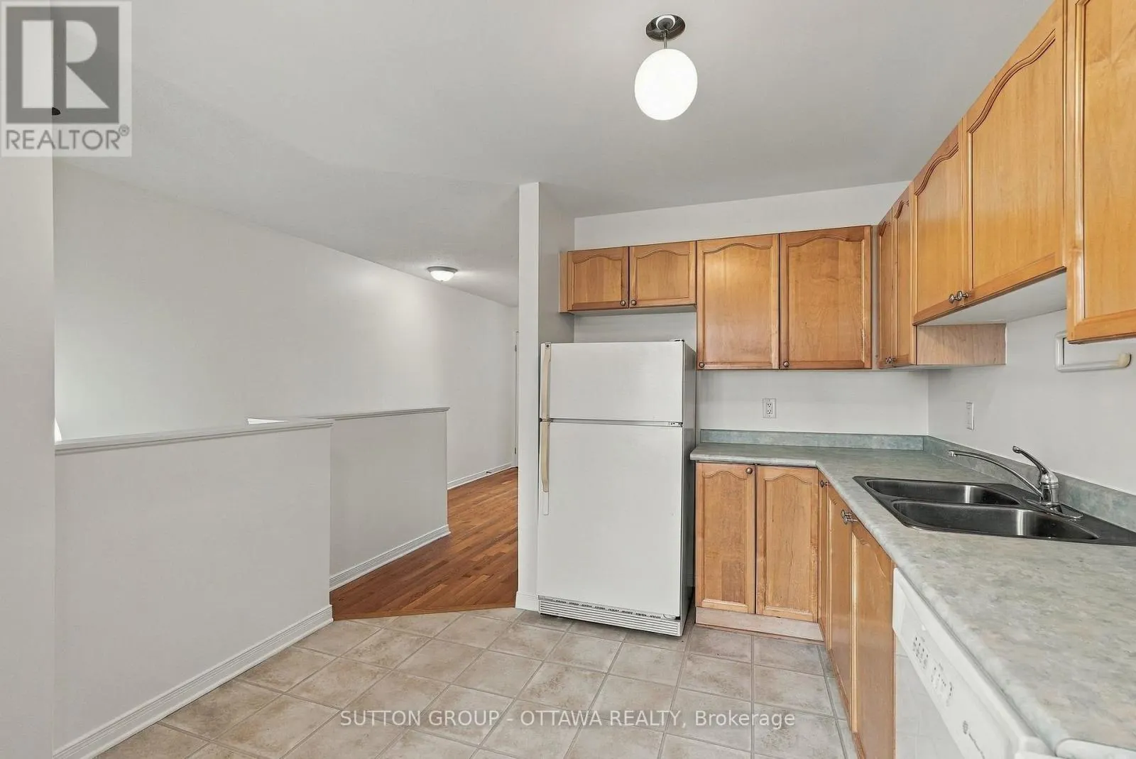 22 MANHATTAN CRESCENT