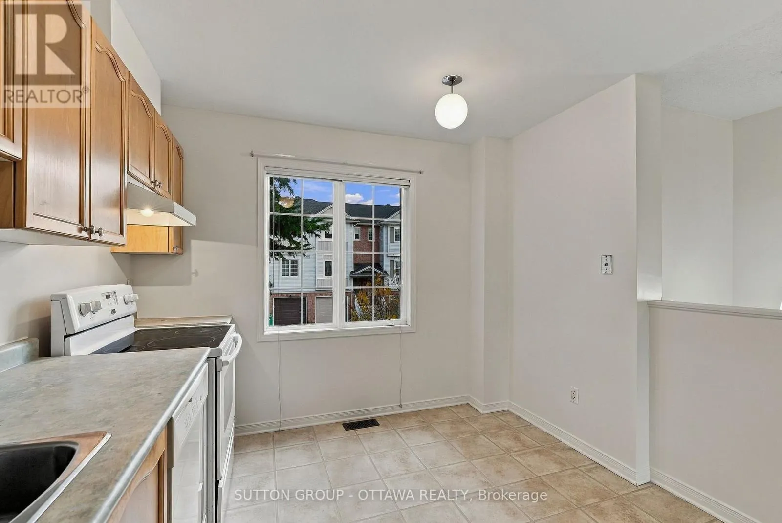 22 MANHATTAN CRESCENT