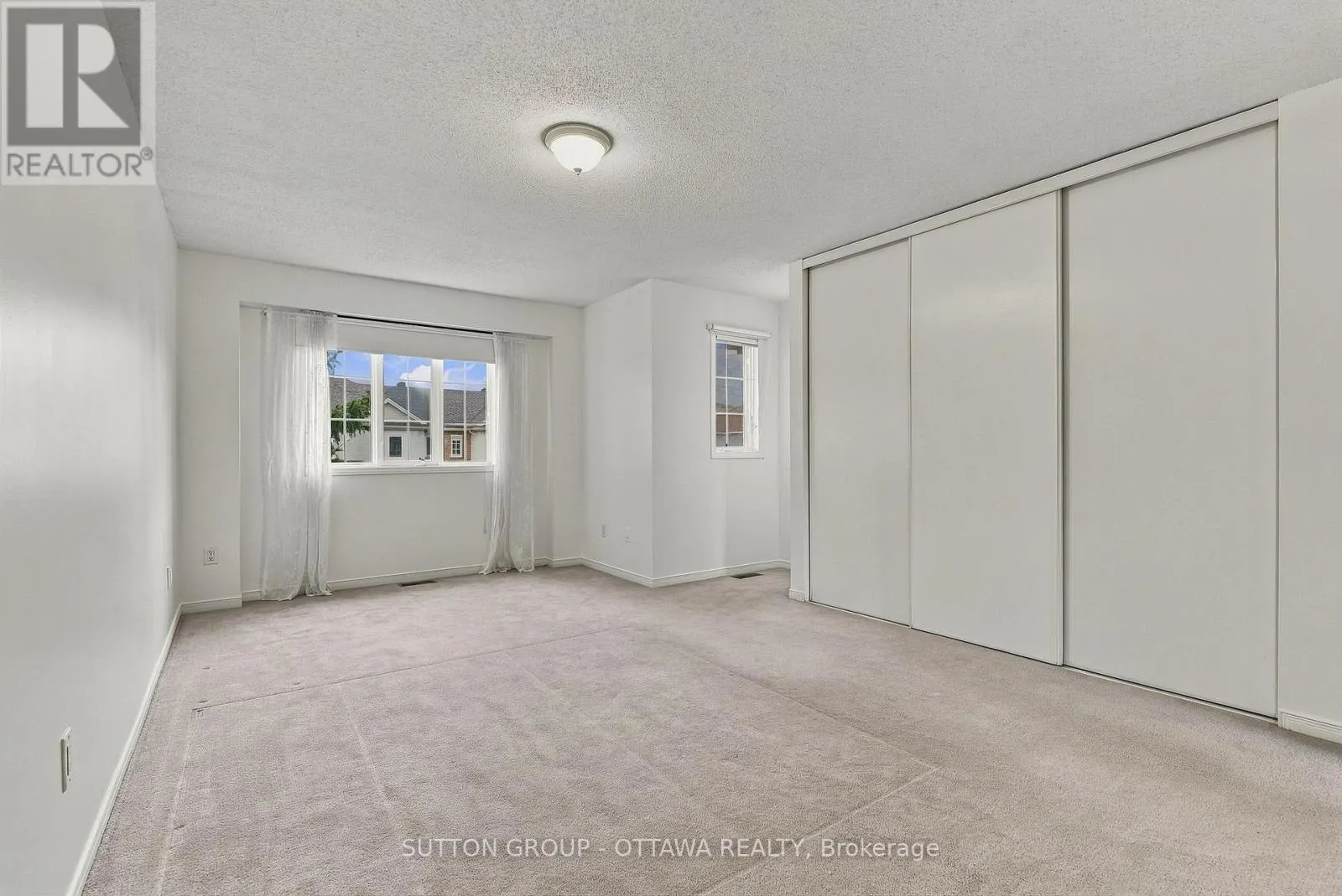 22 MANHATTAN CRESCENT