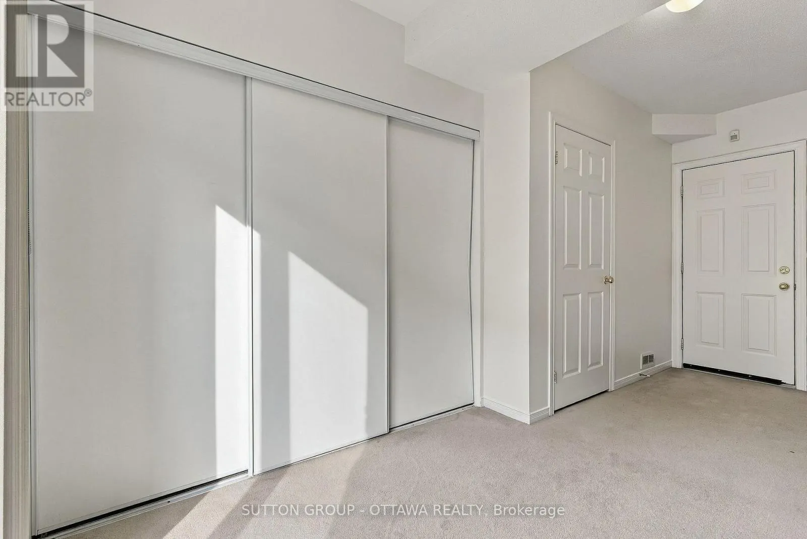 22 MANHATTAN CRESCENT