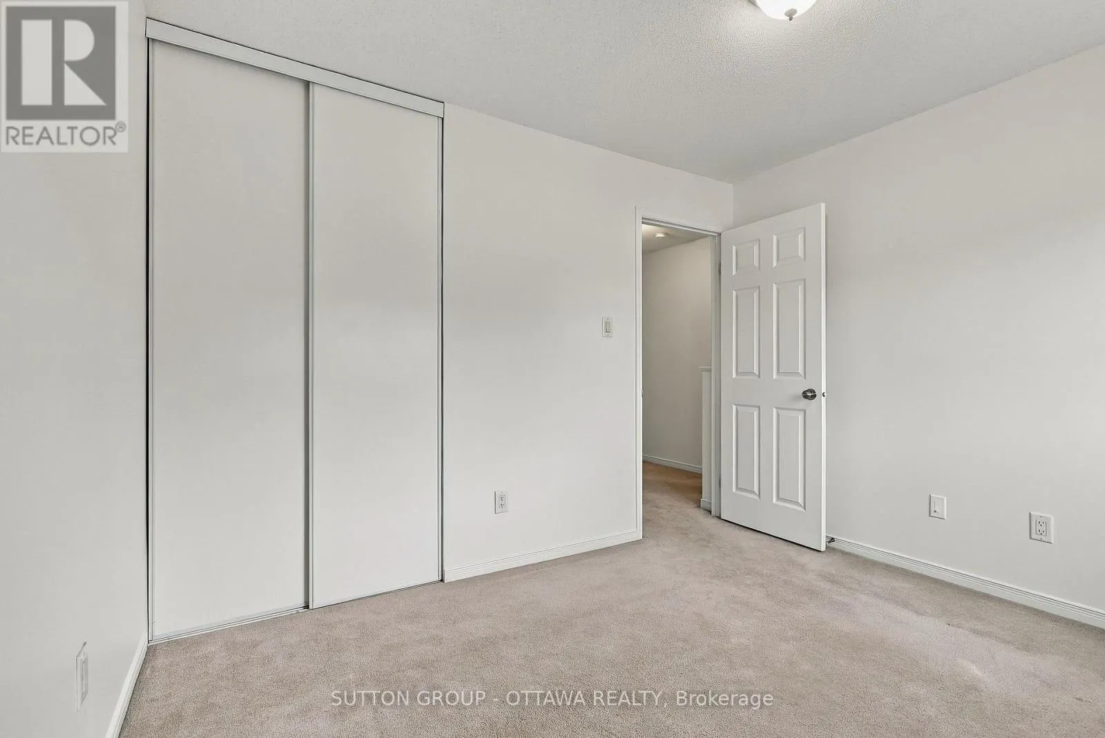 22 MANHATTAN CRESCENT