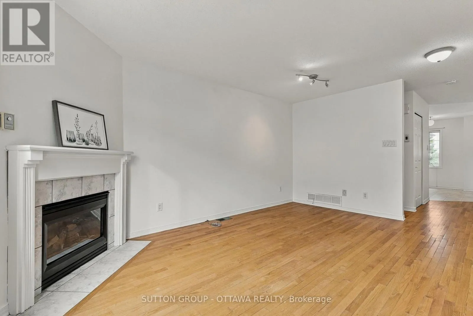 22 MANHATTAN CRESCENT
