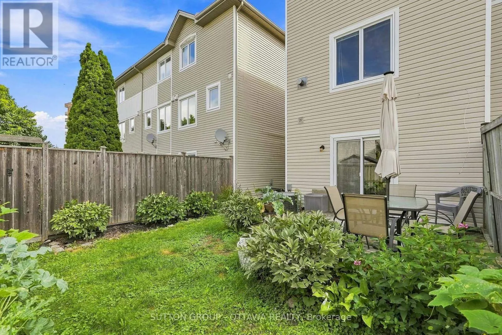 22 MANHATTAN CRESCENT