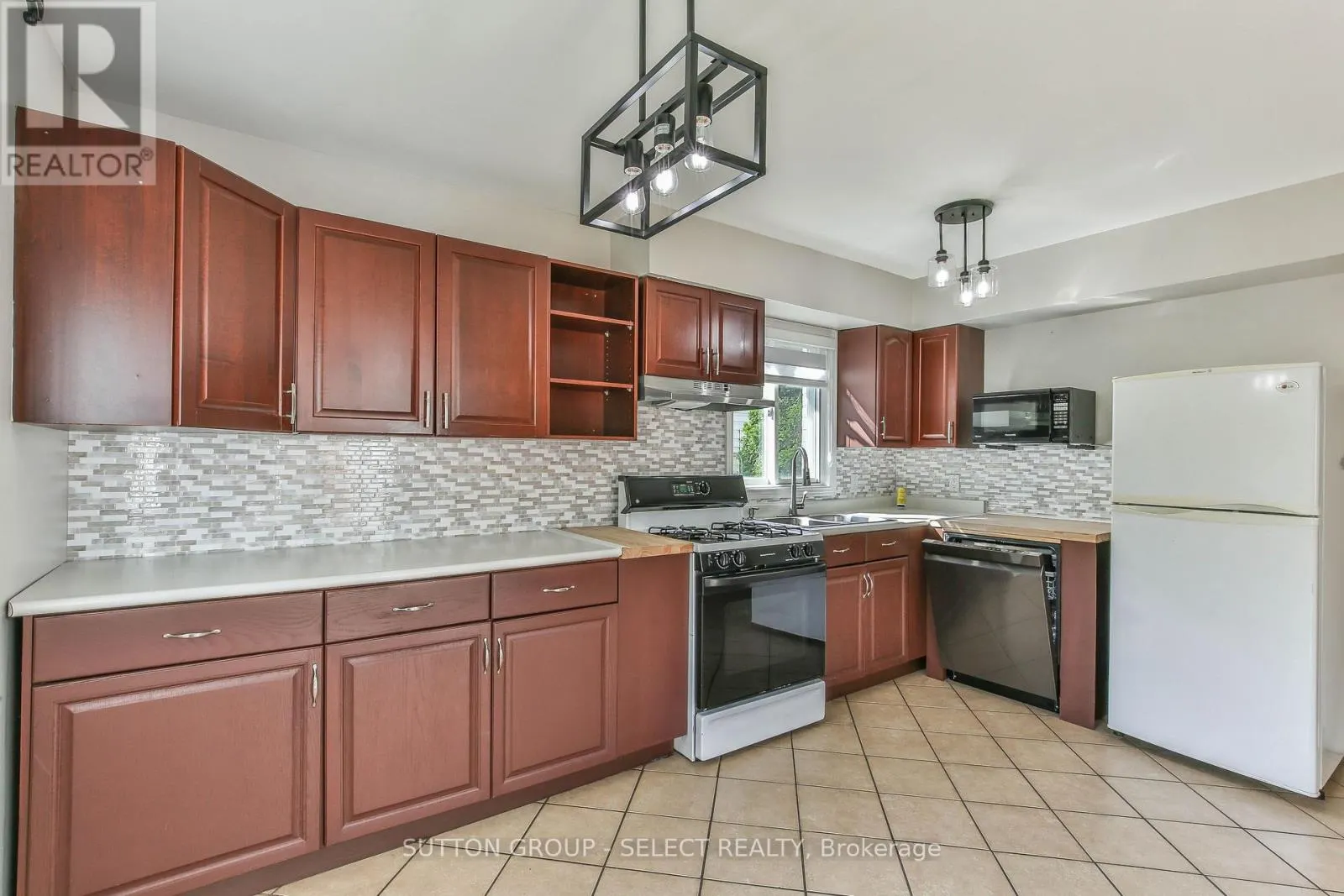 54 SUNRISE CRESCENT