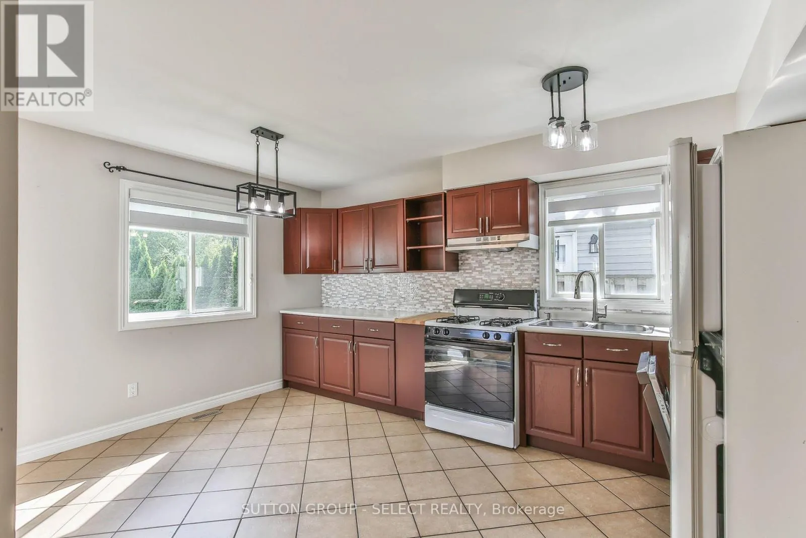 54 SUNRISE CRESCENT