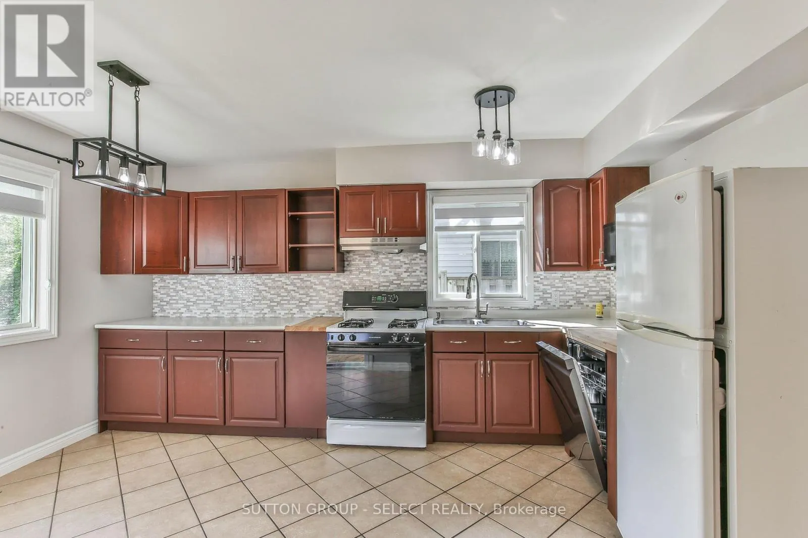 54 SUNRISE CRESCENT