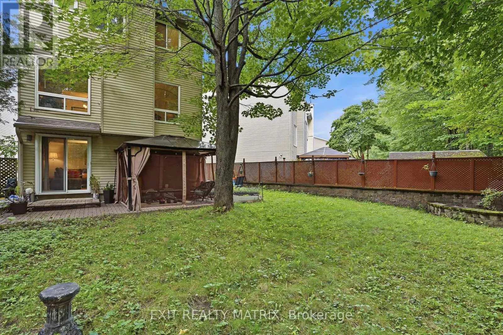 270 FERNLEAF CRESCENT