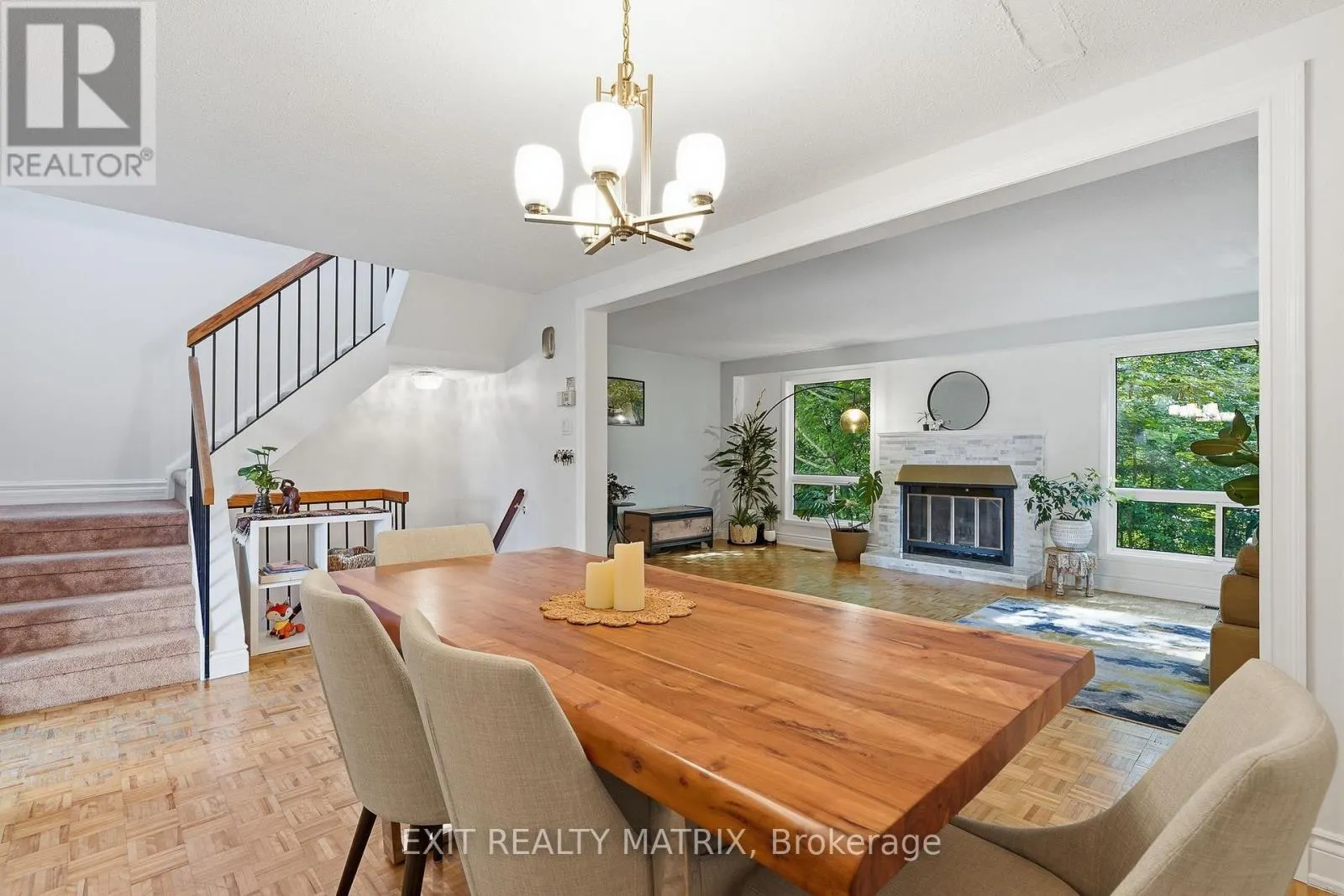 270 FERNLEAF CRESCENT
