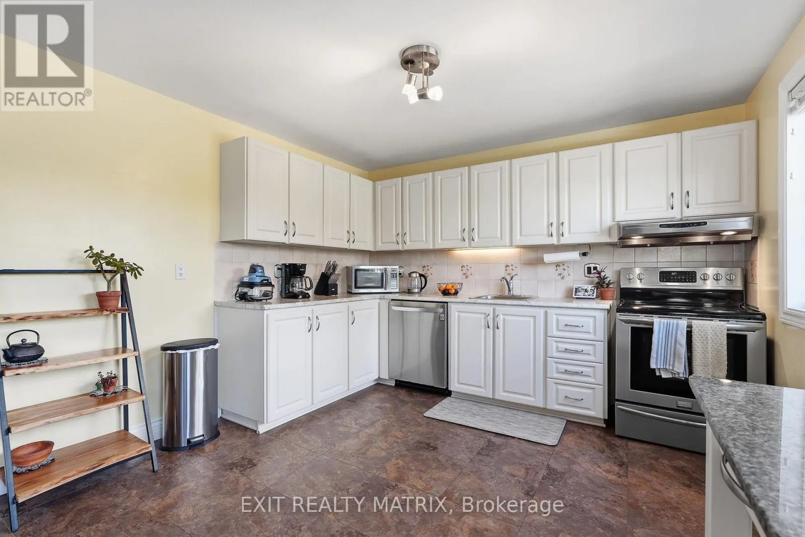 270 FERNLEAF CRESCENT
