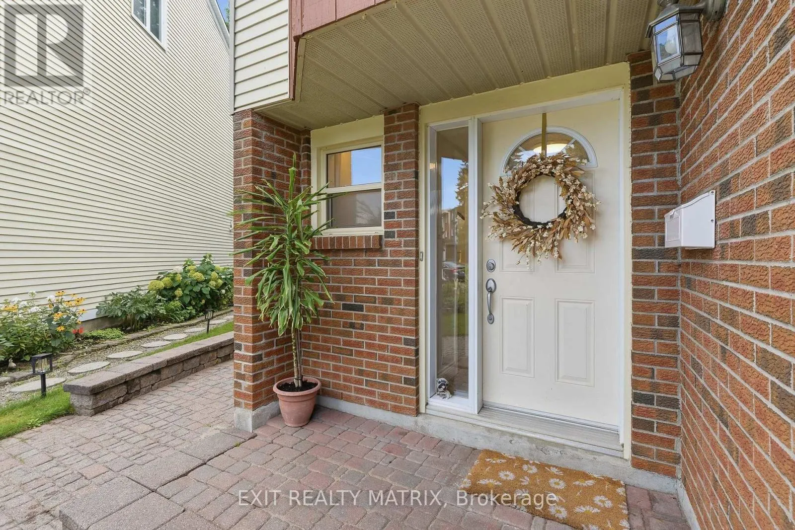 270 FERNLEAF CRESCENT