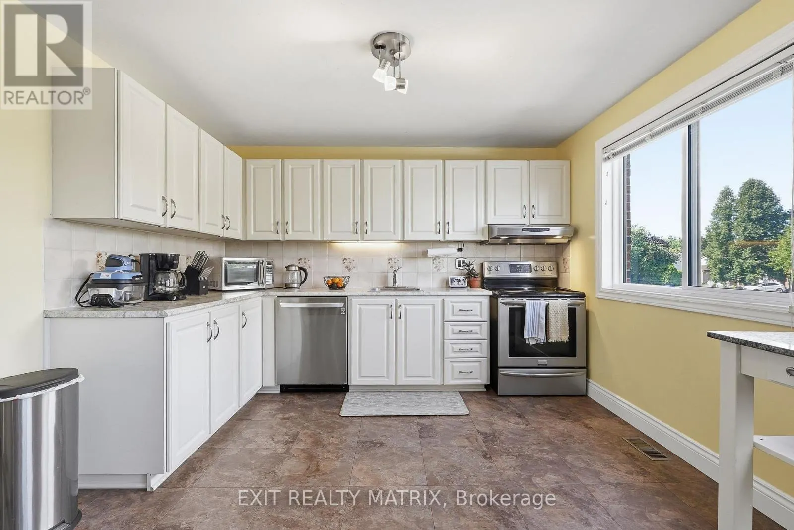 270 FERNLEAF CRESCENT