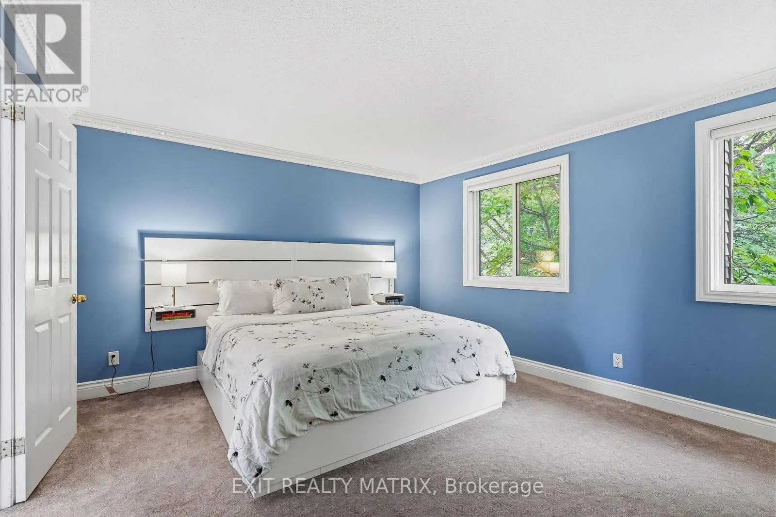 270 FERNLEAF CRESCENT