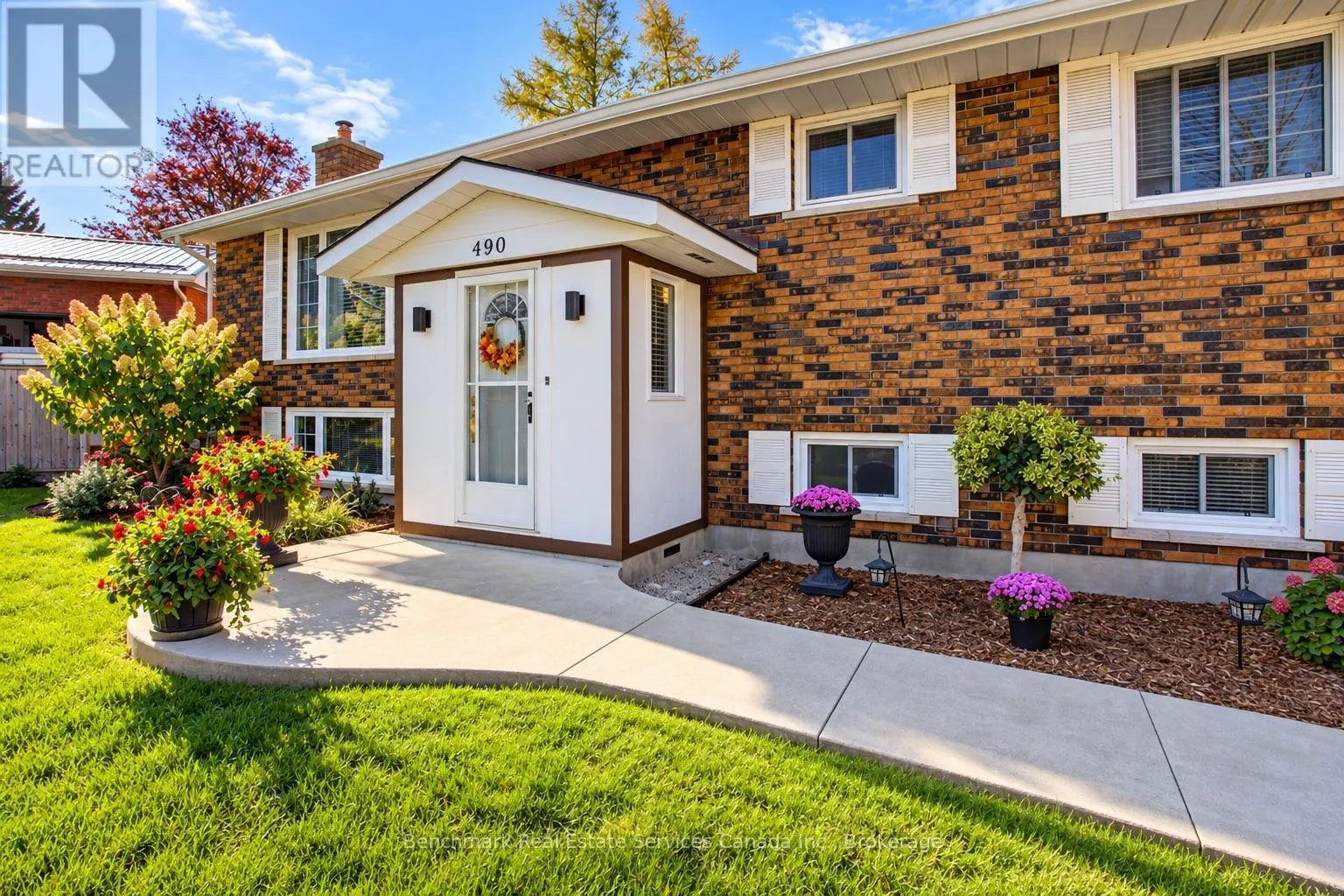 490 WALKERS CIRCLE