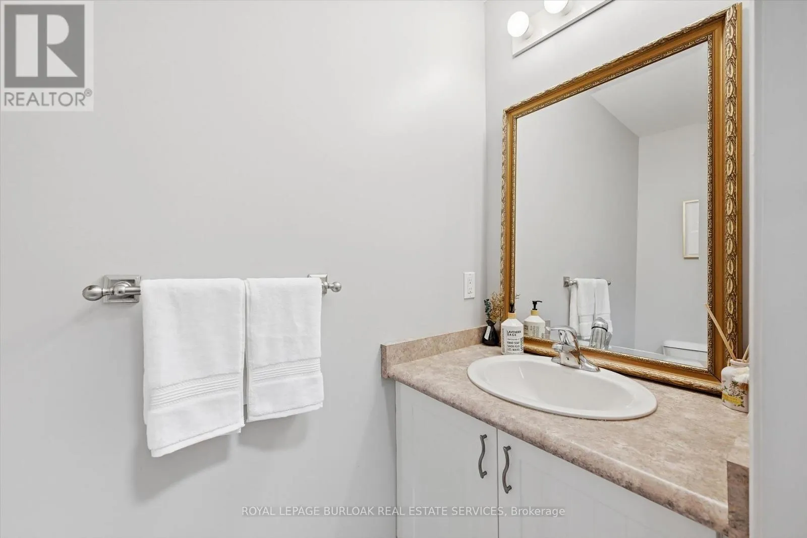35 - 1085 HARROGATE DRIVE
