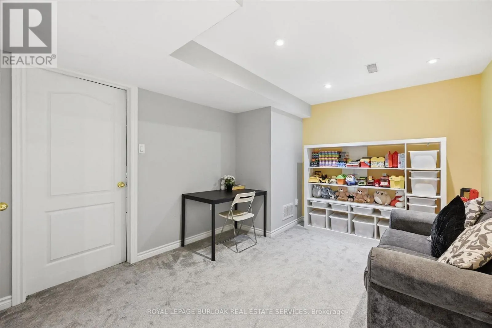 35 - 1085 HARROGATE DRIVE