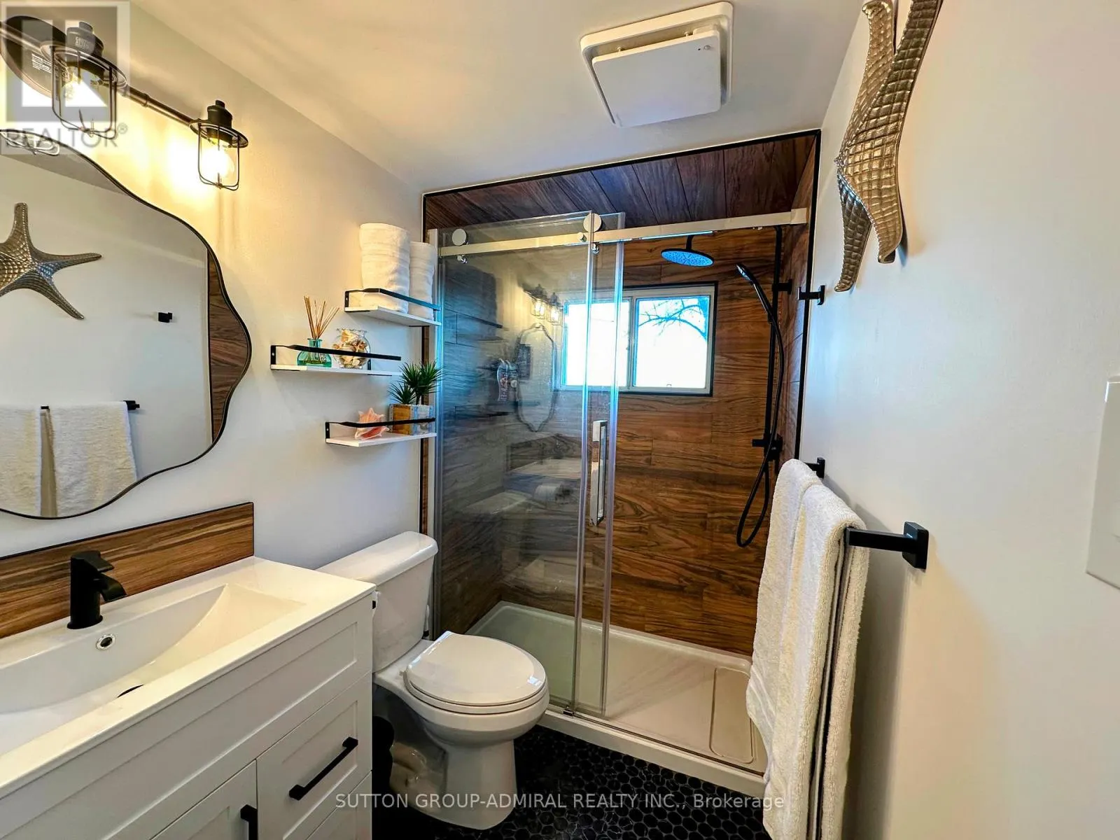 26 MANITOU LANE