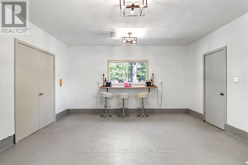 26 MANITOU LANE