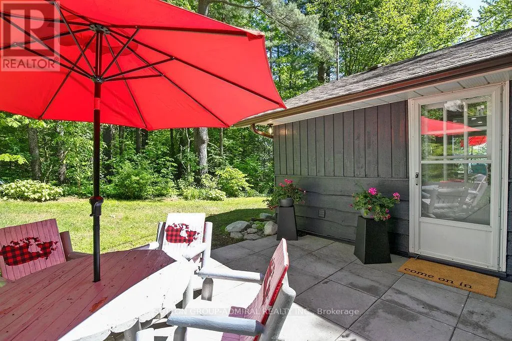 26 MANITOU LANE