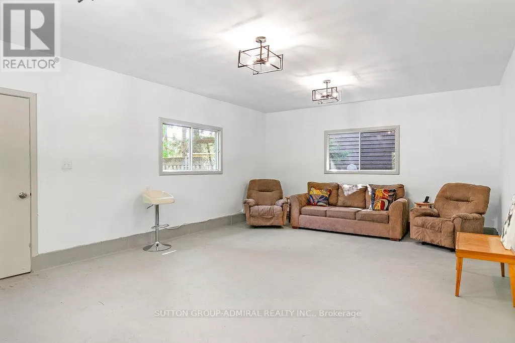 26 MANITOU LANE