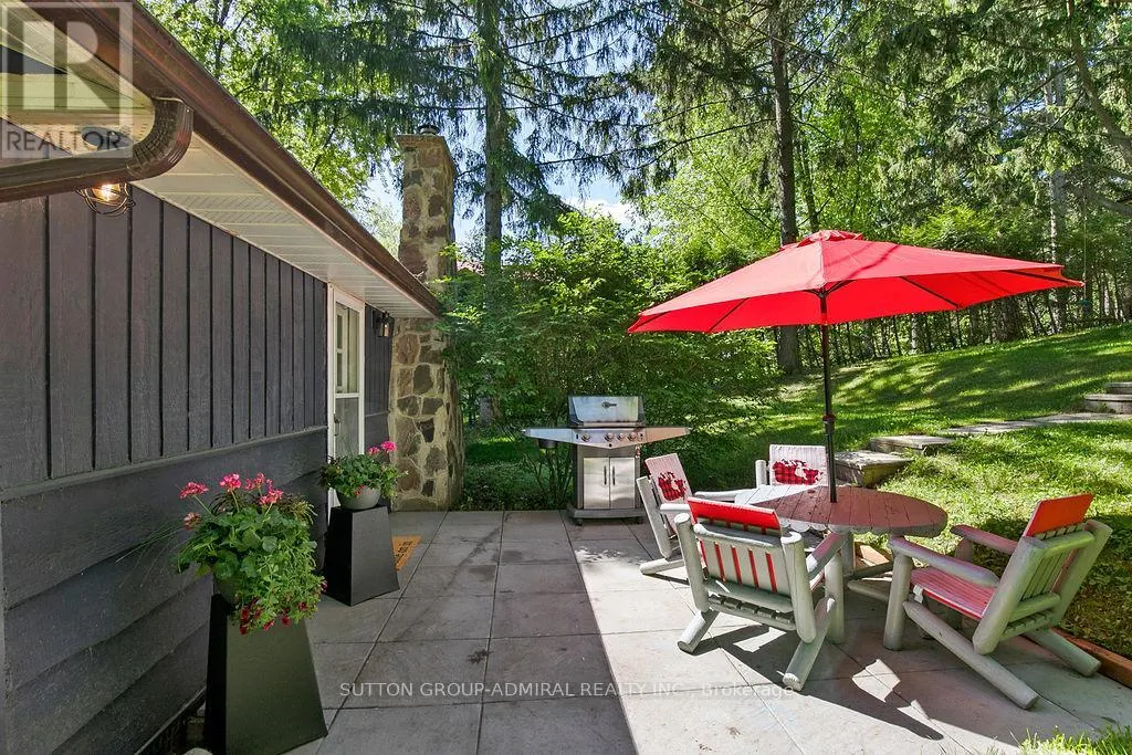 26 MANITOU LANE