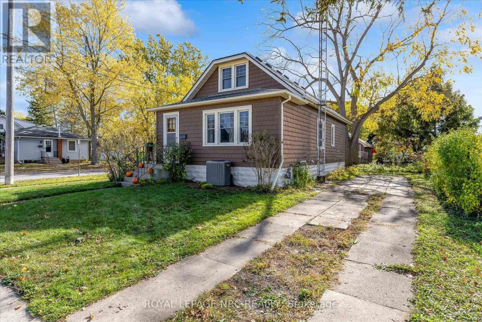 301 DUFFERIN STREET