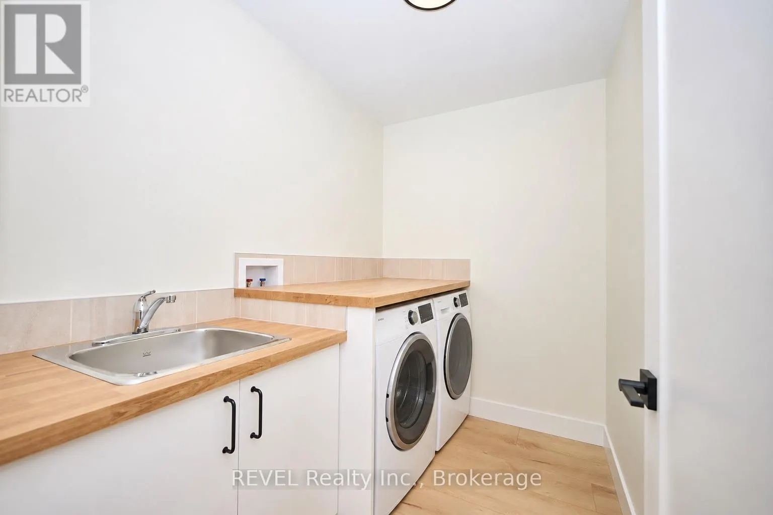 UPPER UNIT - 4652 BELFAST AVENUE #Upper Unit