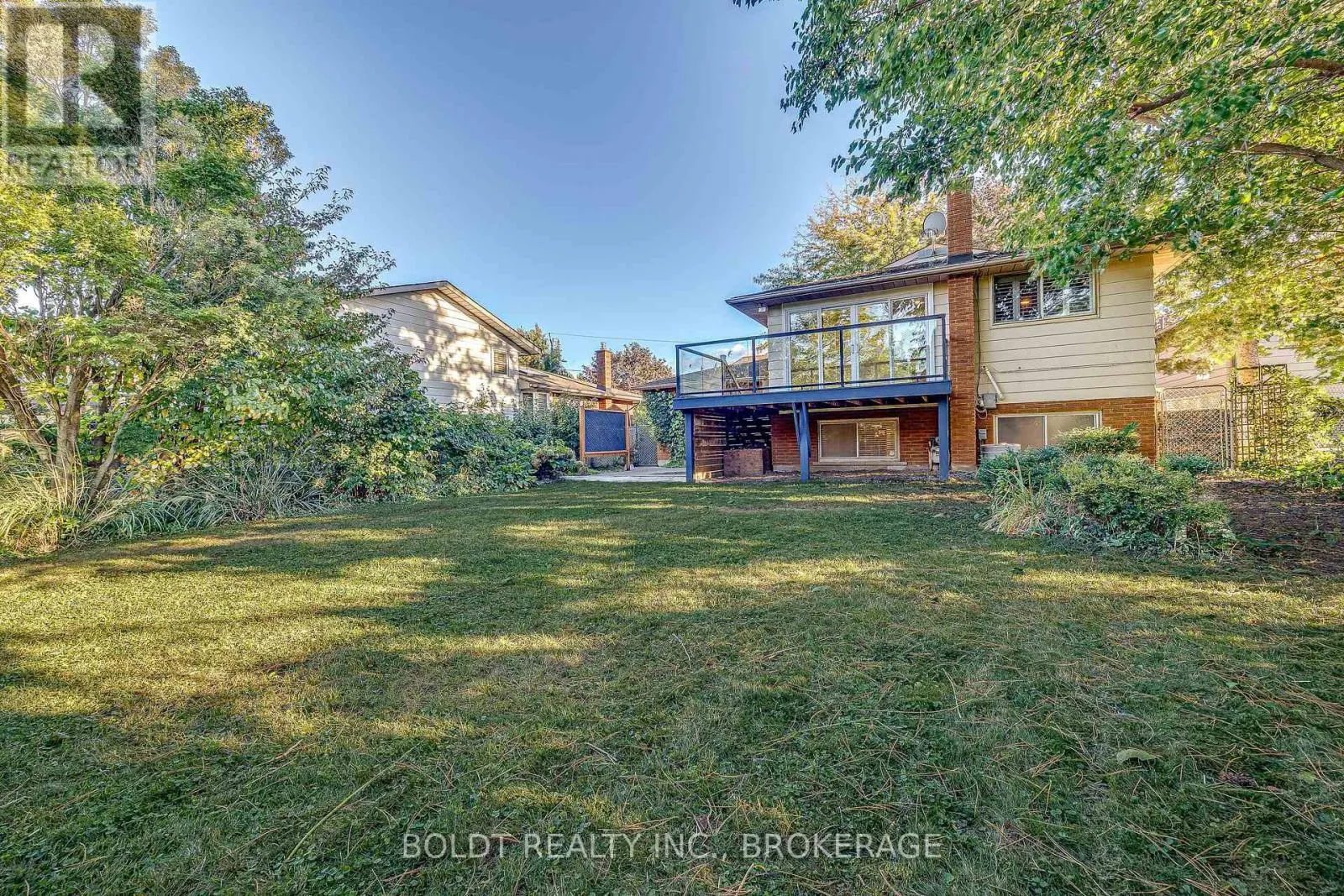 12 BAYSHORE CRESCENT