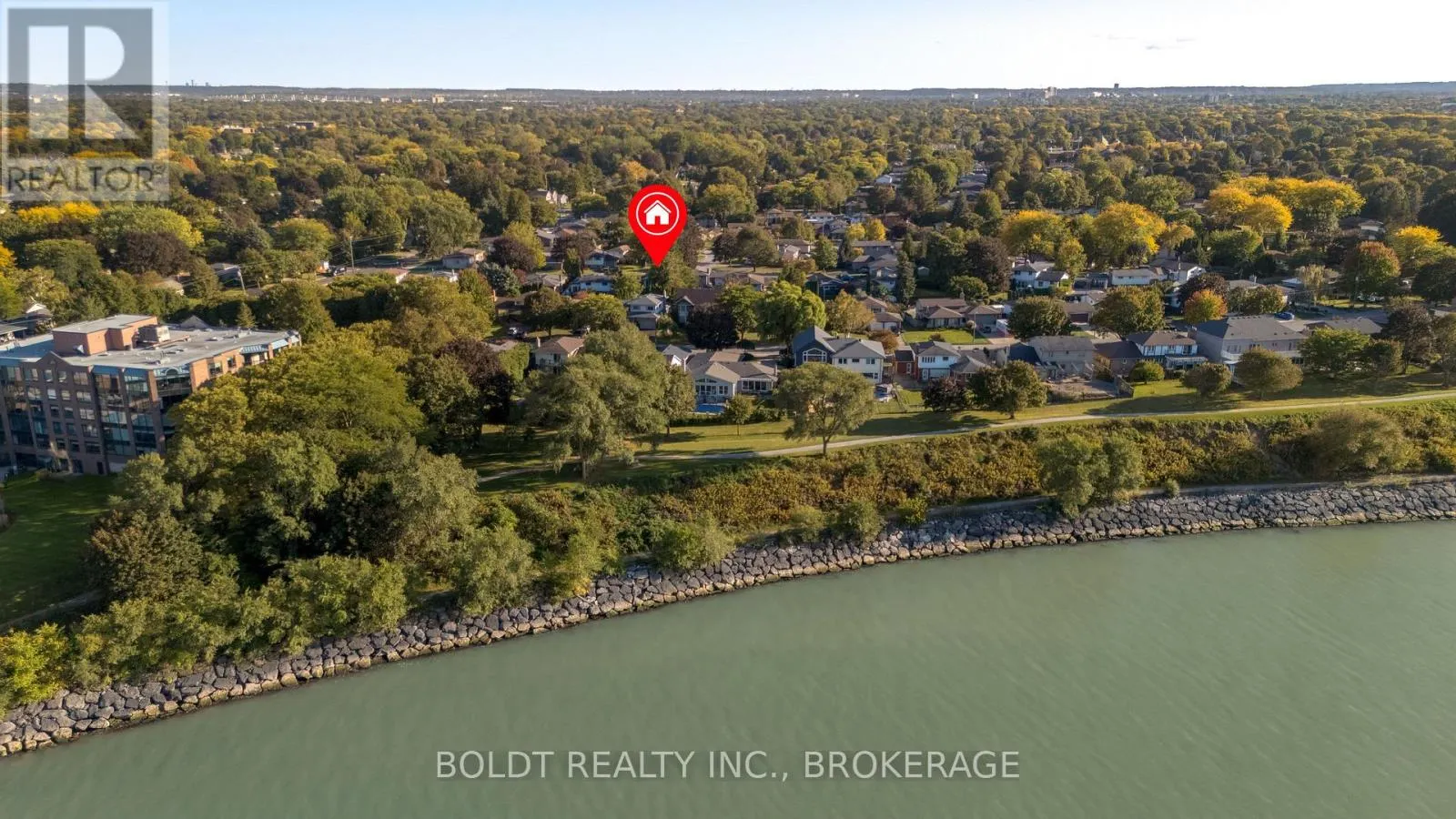 12 BAYSHORE CRESCENT