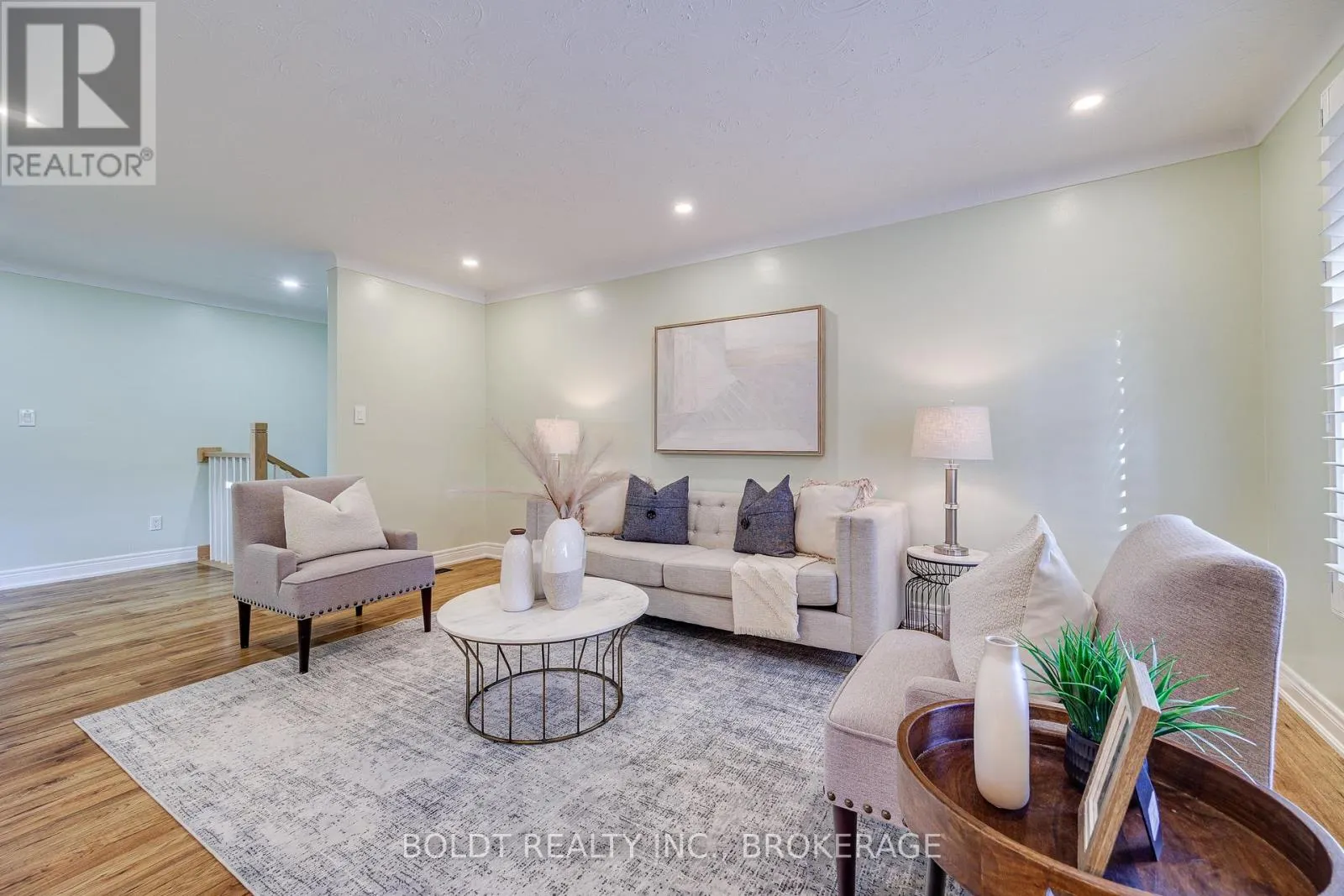 12 BAYSHORE CRESCENT