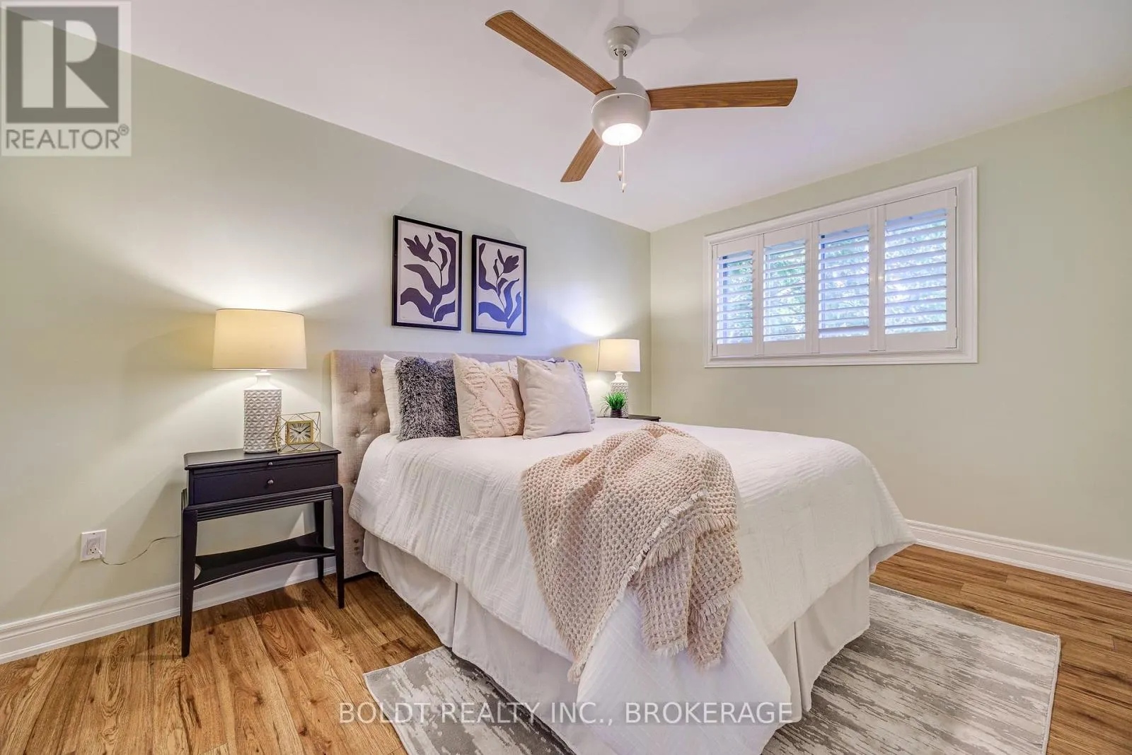 12 BAYSHORE CRESCENT