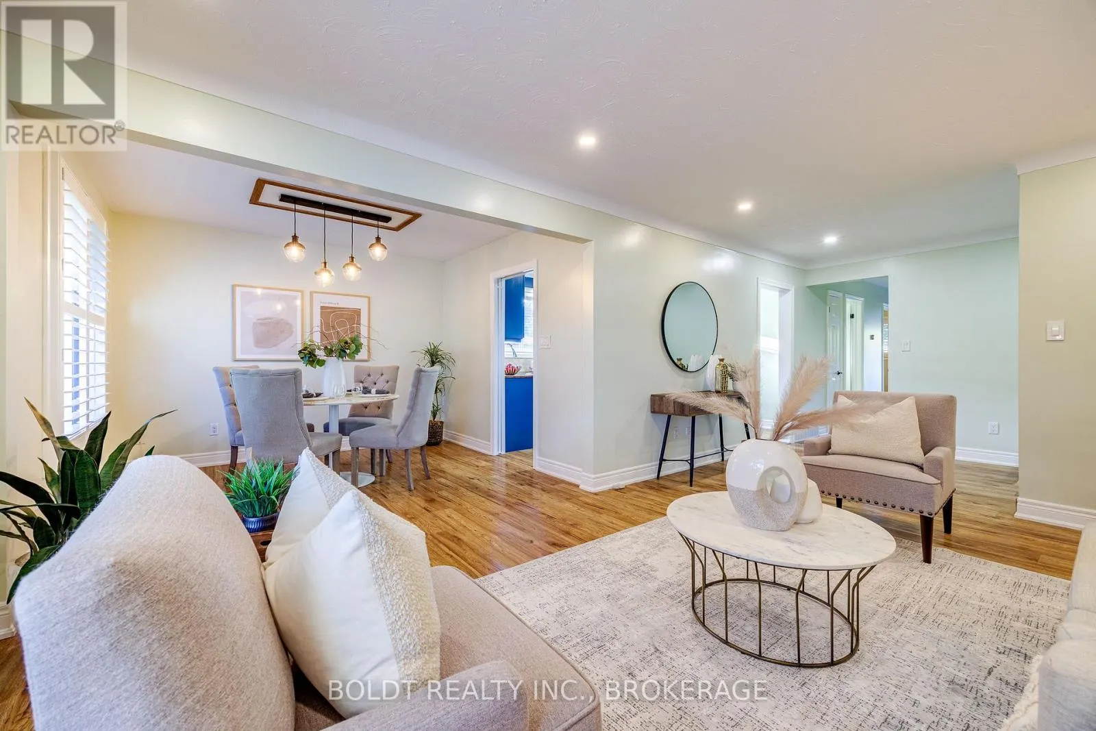 12 BAYSHORE CRESCENT