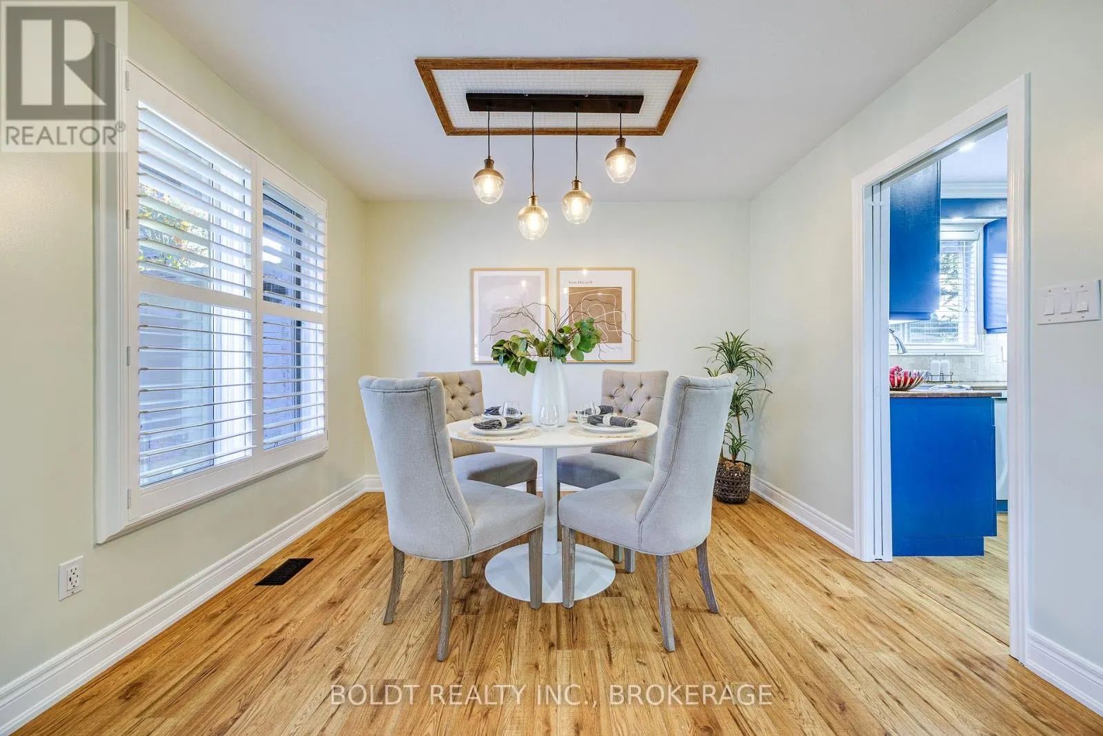 12 BAYSHORE CRESCENT