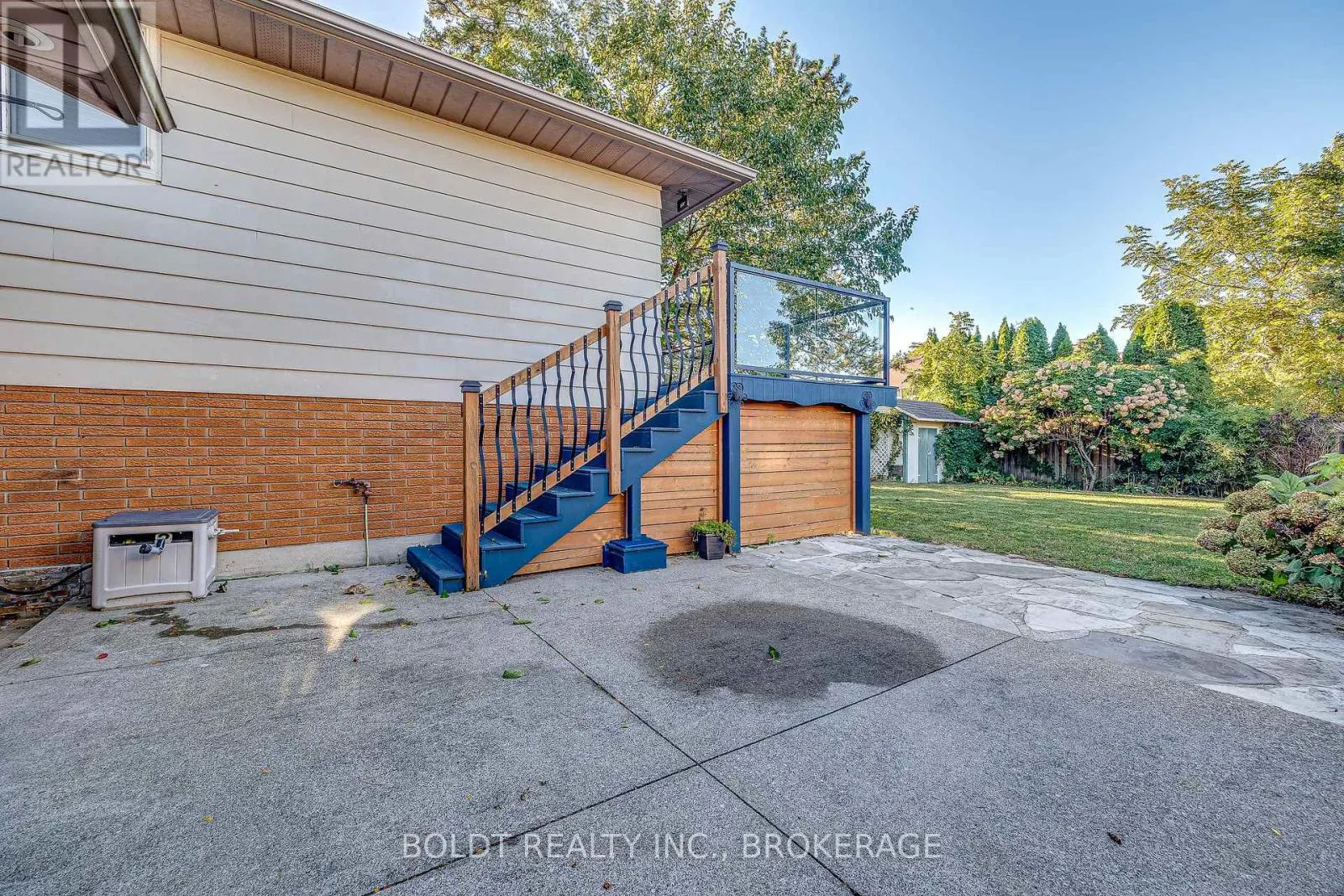 12 BAYSHORE CRESCENT
