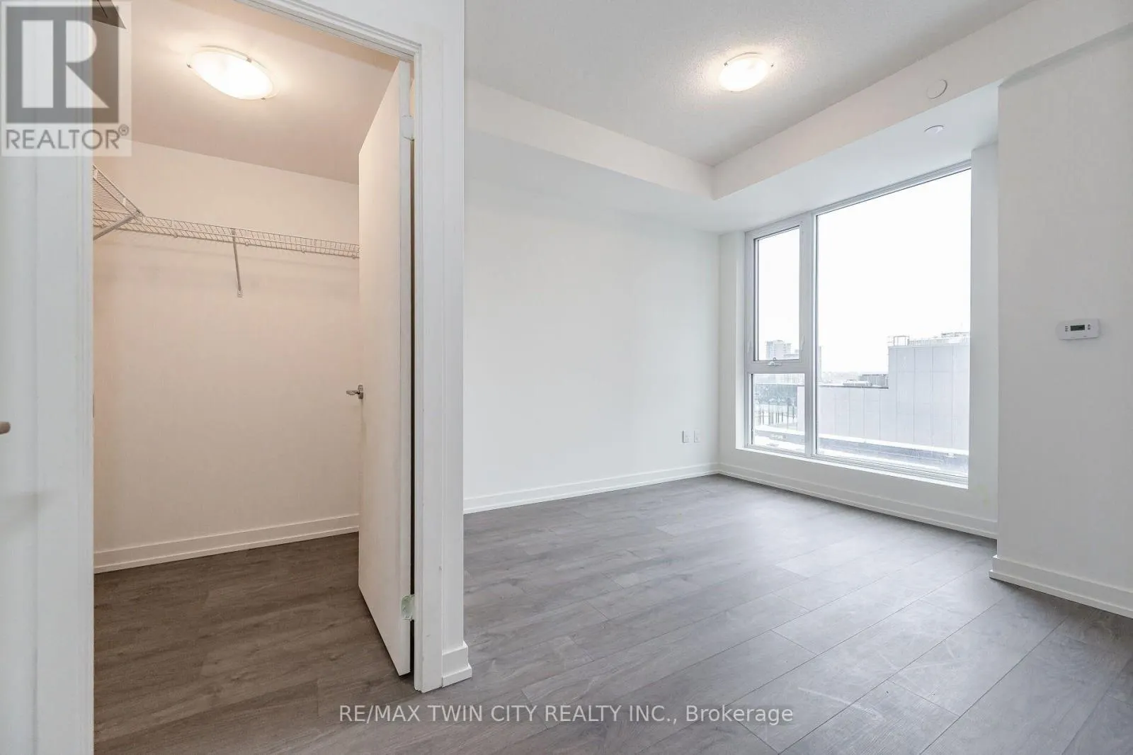 610 - 55 DUKE STREET W