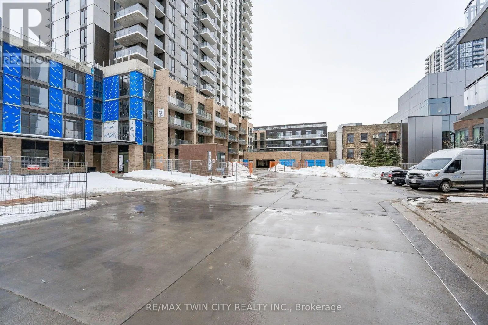 610 - 55 DUKE STREET W