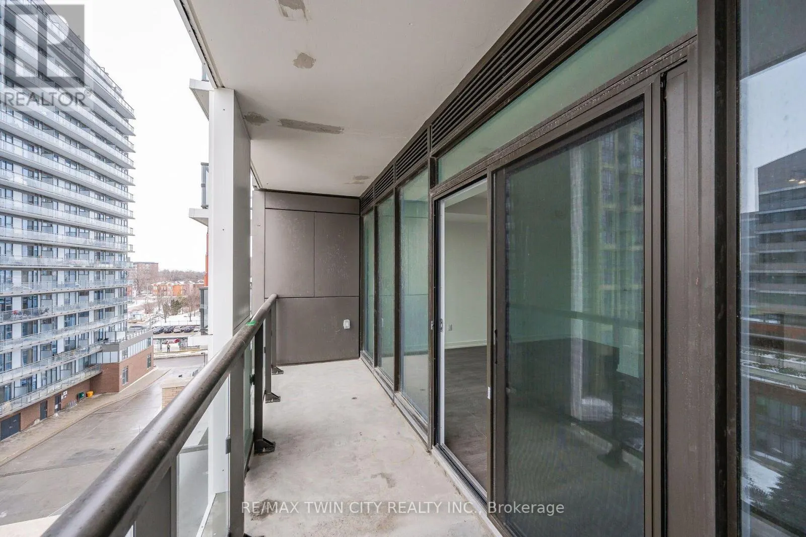 610 - 55 DUKE STREET W