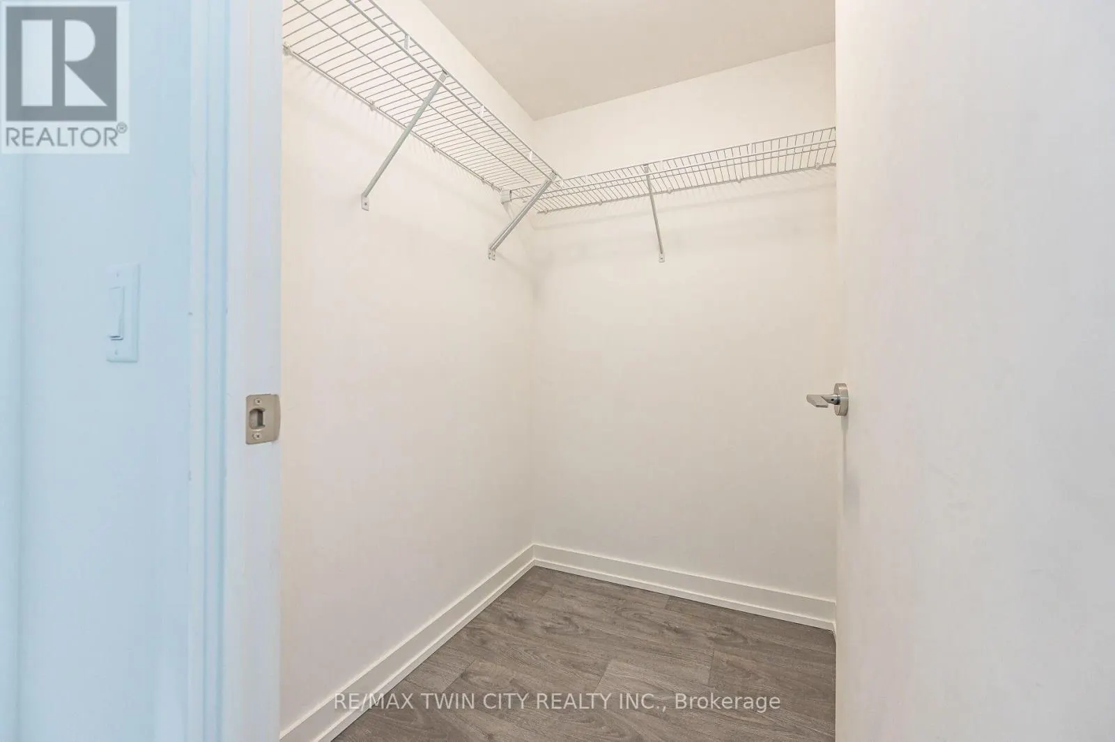 610 - 55 DUKE STREET W