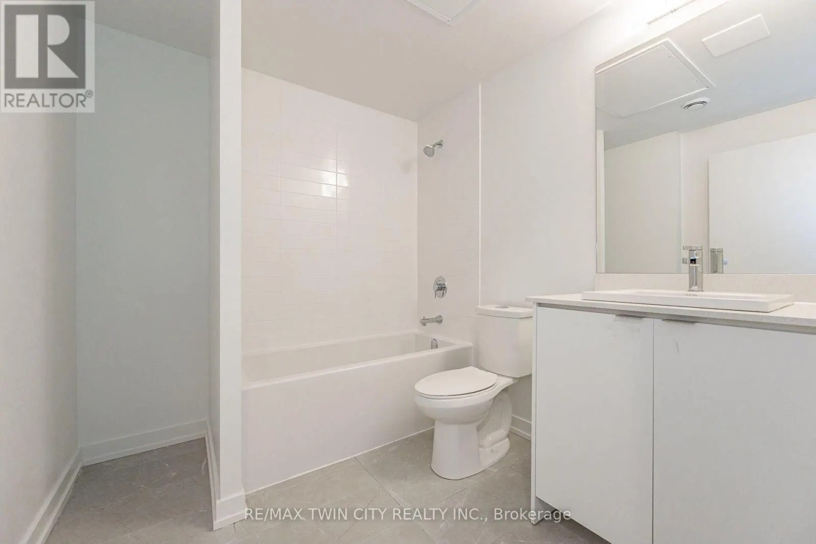 610 - 55 DUKE STREET W