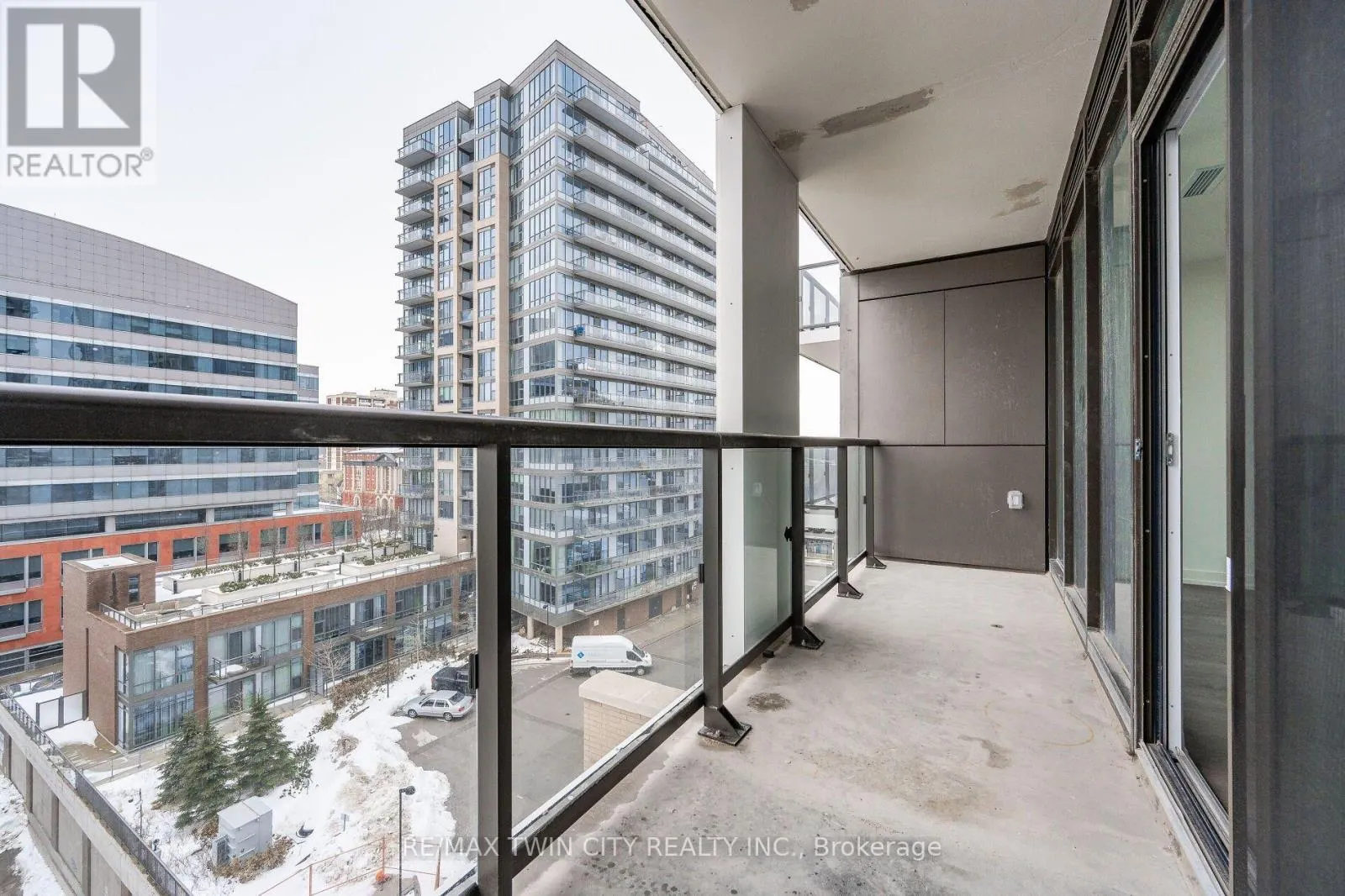 610 - 55 DUKE STREET W