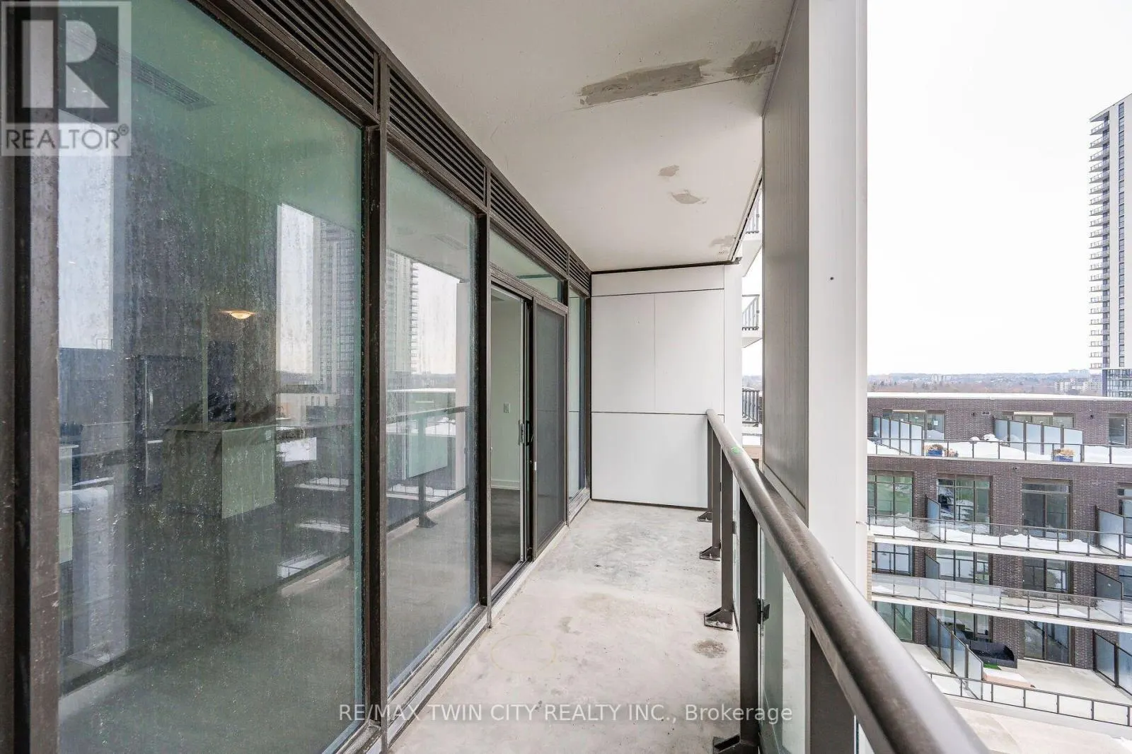 610 - 55 DUKE STREET W