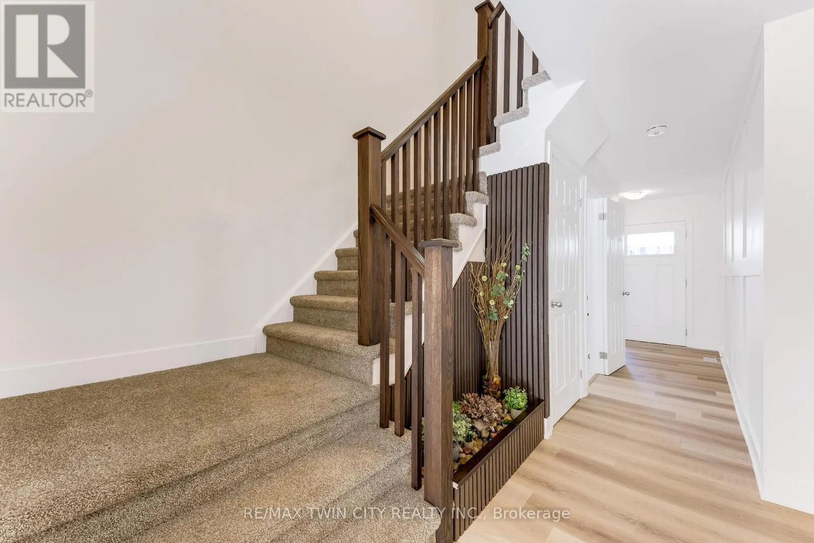 81 WOODEDGE CIRCLE