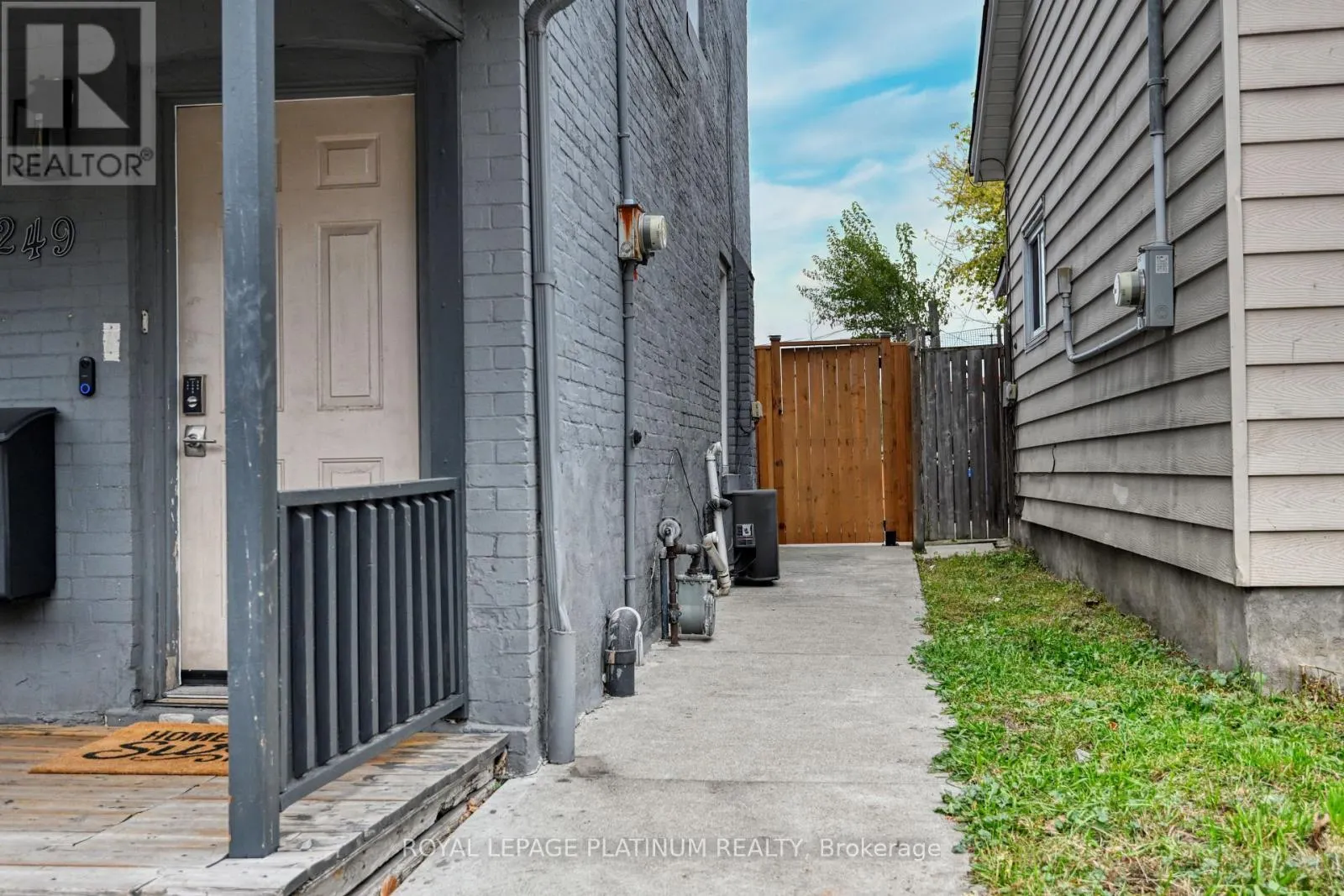 249 WELLINGTON STREET N