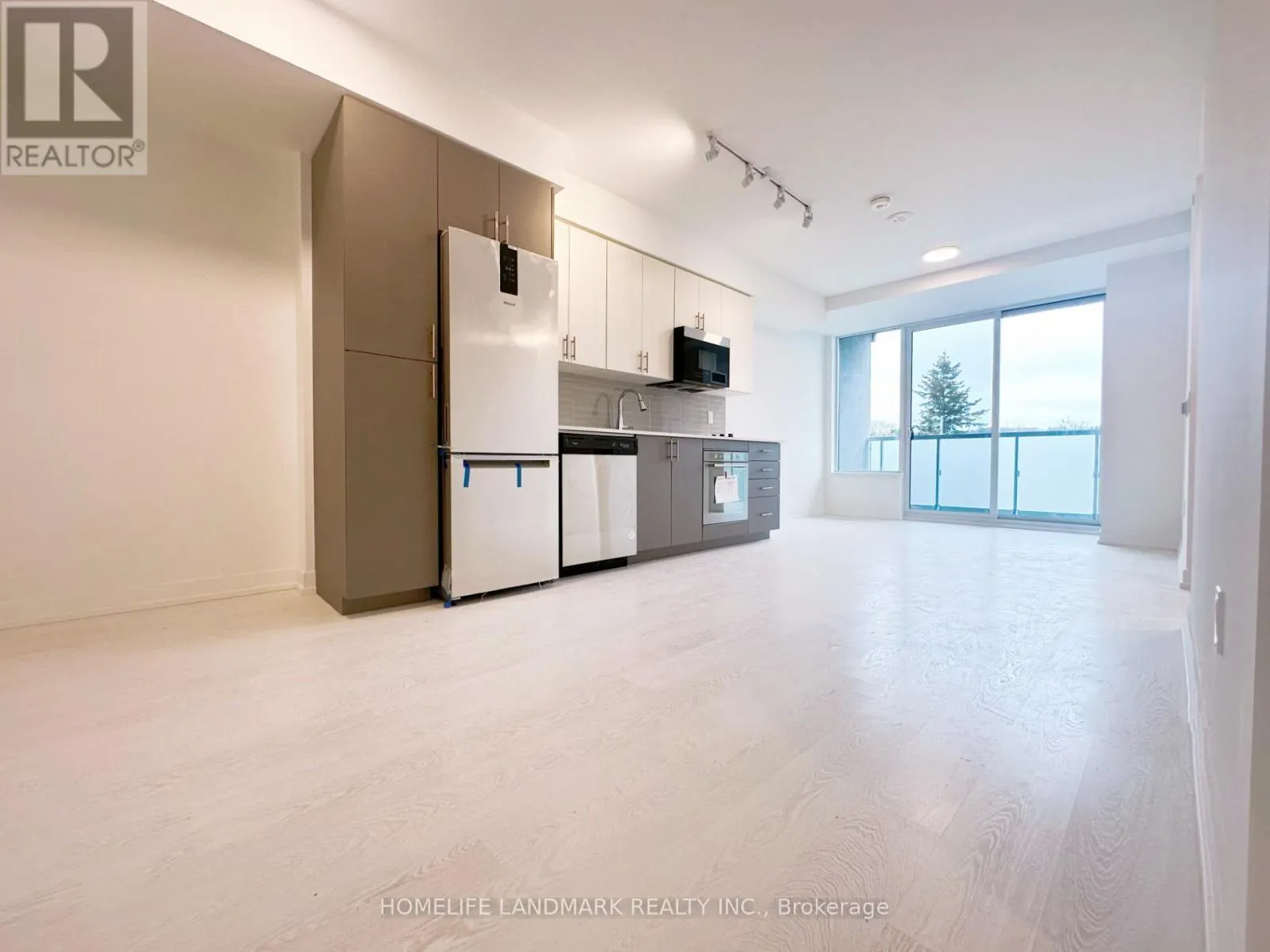 307 - 415 MAIN STREET W