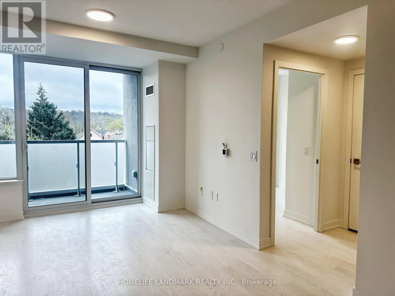 307 - 415 MAIN STREET W