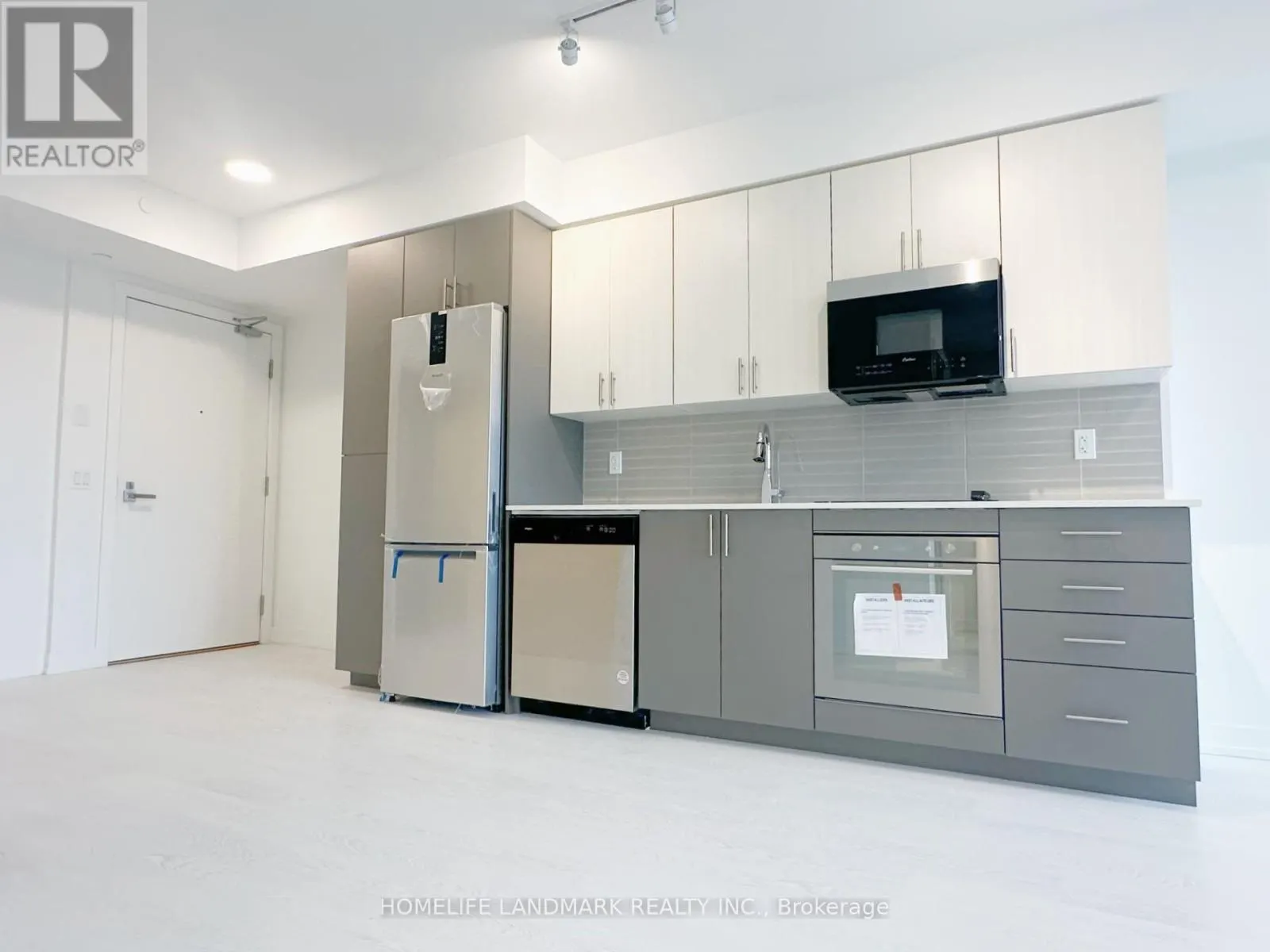 307 - 415 MAIN STREET W
